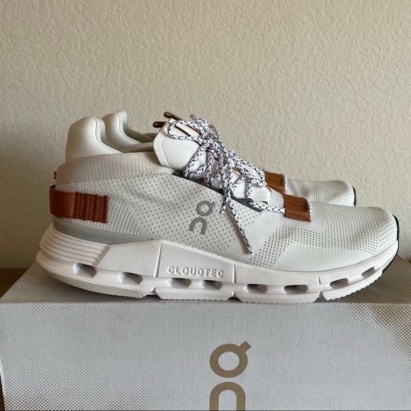 oncloud nova in white and sand